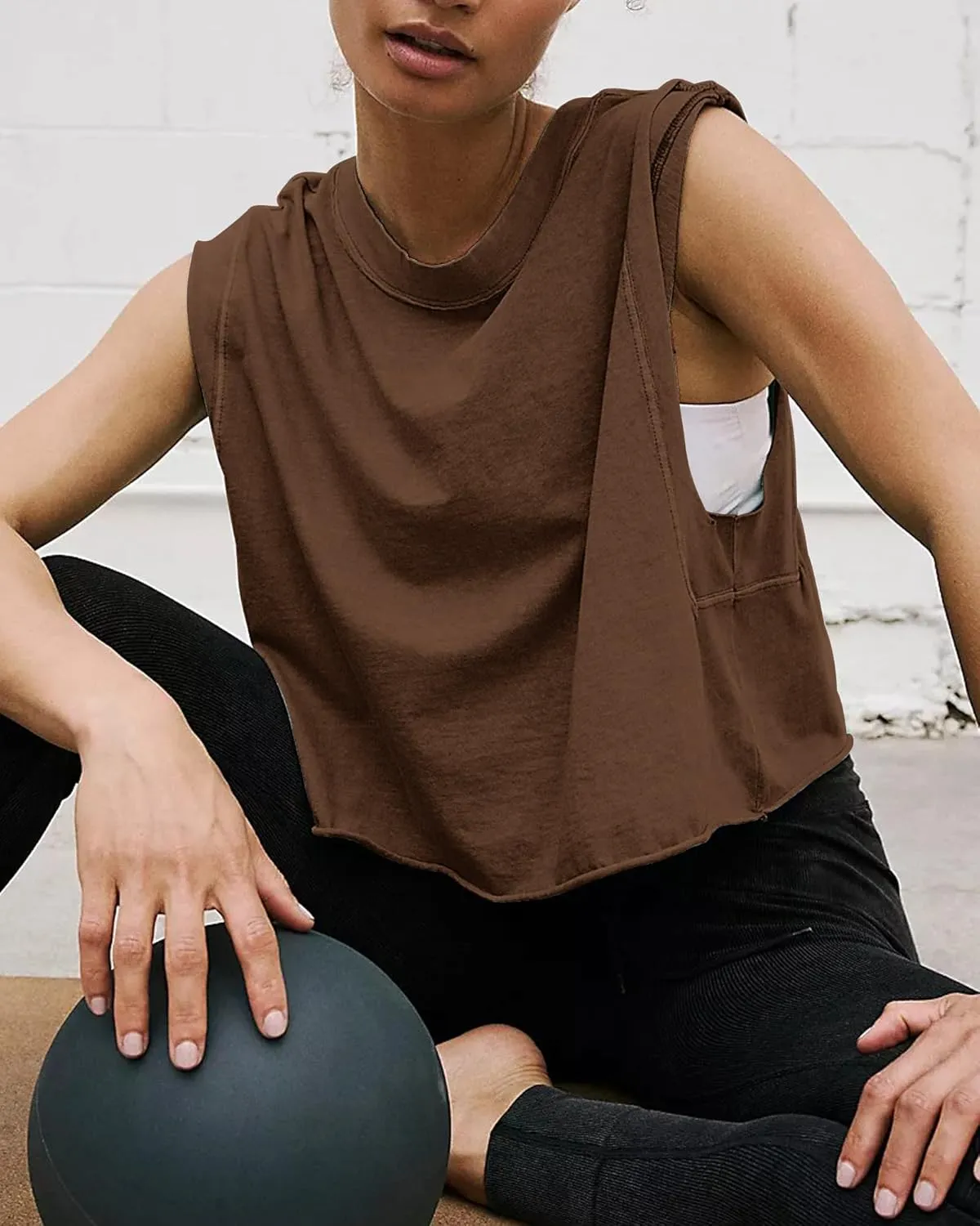HUGOOME Women Workout Tank Tops Oversized Crop Sleeveless Tee Loose Fit Boxy Basic Yoga Active Summer T Shirts Gym 2025