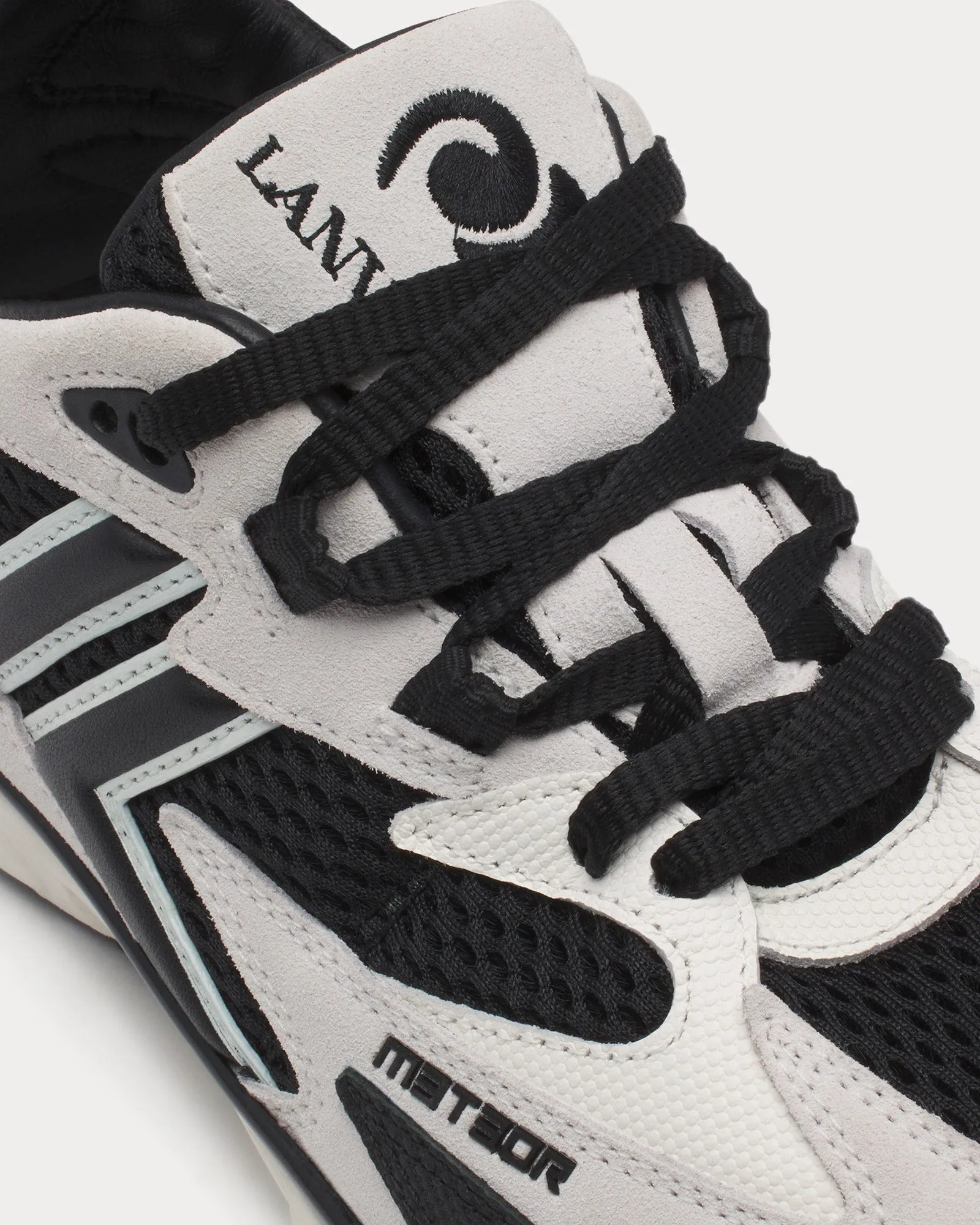 Meteor Mesh & Suede Black / White Low Top Sneakers