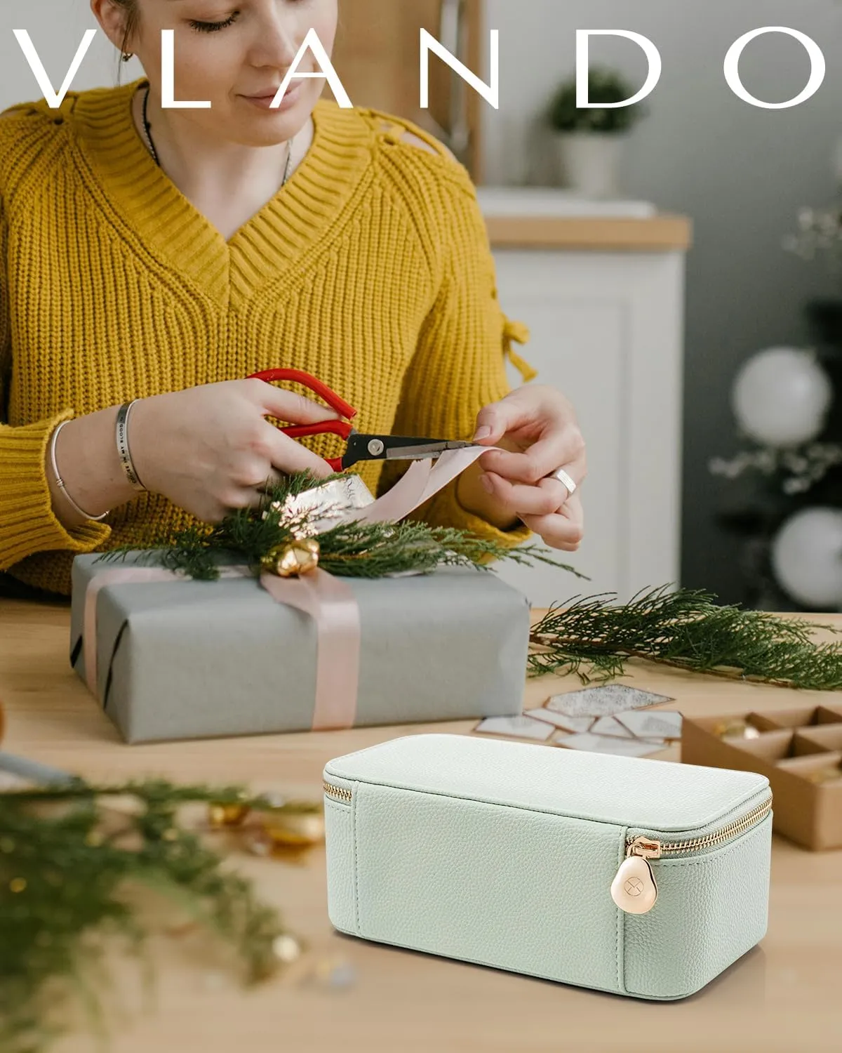 Vlando Travel Jewelry Case,Jewelry Box with 12 Pcs Clear Velvet Jewelry Bags, PU Leather Jewelry Organizer for Christmas Gifts Bridesmaid Gifts Birthday Preppy Gift-Mint Green